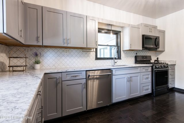 7400 Abbott Ln, Crestwood, KY 40014