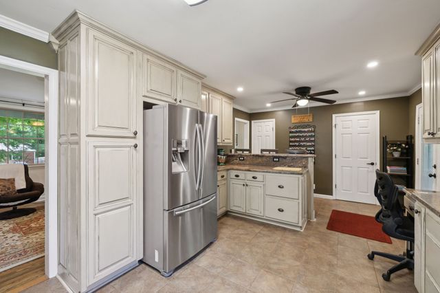 206 Evergreen Dr, Columbia, TN 38401