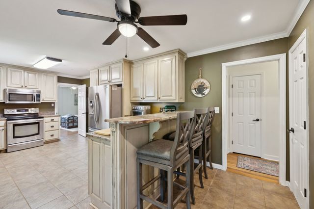 206 Evergreen Dr, Columbia, TN 38401