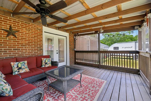 206 Evergreen Dr, Columbia, TN 38401