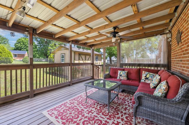 206 Evergreen Dr, Columbia, TN 38401