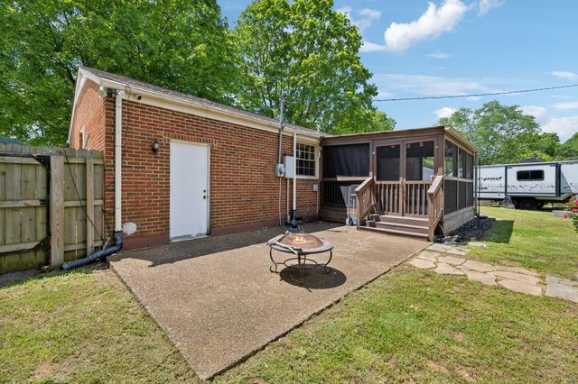 206 Evergreen Dr, Columbia, TN 38401