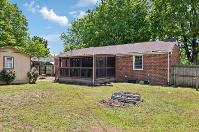 206 Evergreen Dr, Columbia, TN 38401