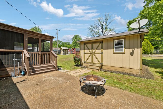 206 Evergreen Dr, Columbia, TN 38401