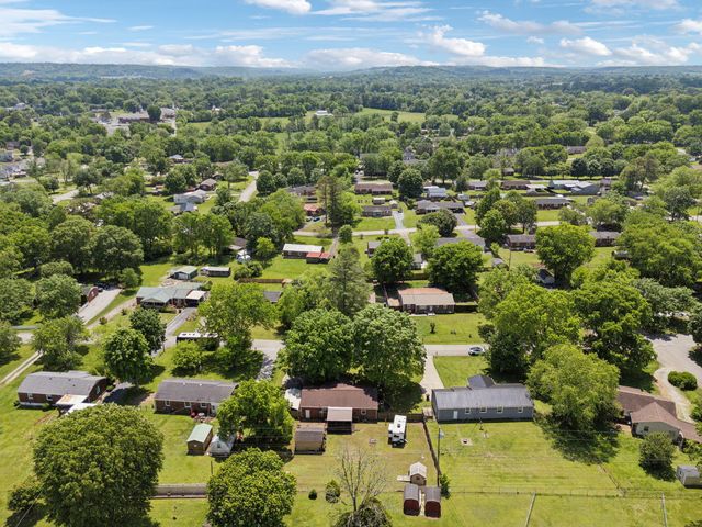 206 Evergreen Dr, Columbia, TN 38401
