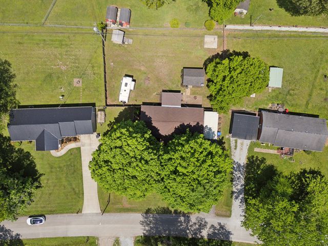 206 Evergreen Dr, Columbia, TN 38401