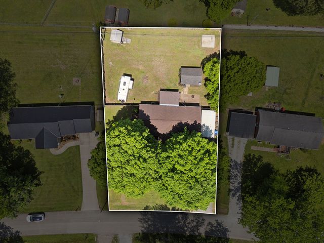 206 Evergreen Dr, Columbia, TN 38401