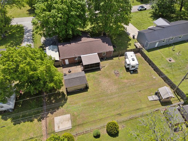 206 Evergreen Dr, Columbia, TN 38401