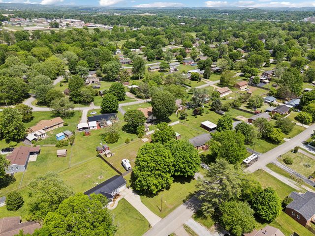 206 Evergreen Dr, Columbia, TN 38401