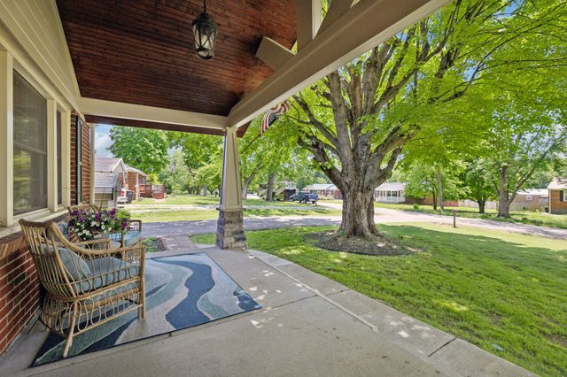206 Evergreen Dr, Columbia, TN 38401