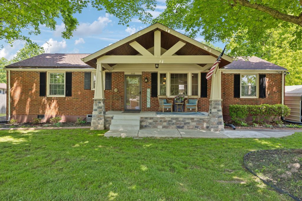 206 Evergreen Dr, Columbia, TN 38401