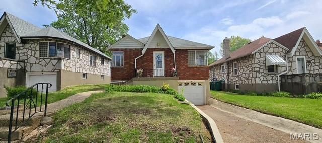3206 Capehart Drive, Velda Village Hills, MO 63121