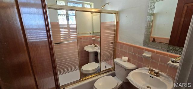 3206 Capehart Drive, Velda Village Hills, MO 63121