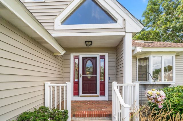 36 Noreast Dr, Bourne, MA 02562
