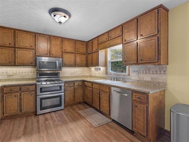 230 Moseley Crossing Drive, Stockbridge, GA 30281