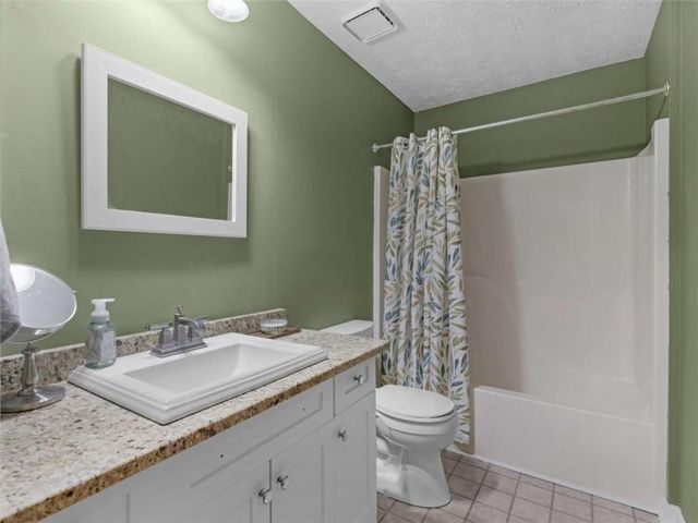 230 Moseley Crossing Drive, Stockbridge, GA 30281