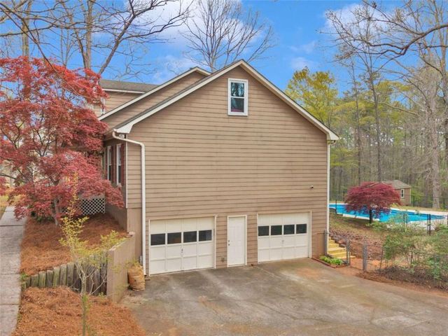 230 Moseley Crossing Drive, Stockbridge, GA 30281