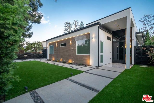11658 Morrison Street, Valley Village, CA 91601