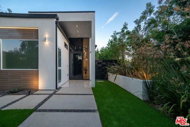 11658 Morrison Street, Valley Village, CA 91601