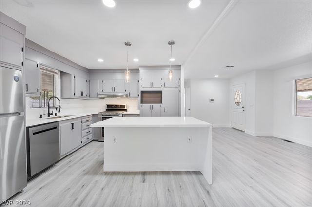 5235 Sir James Way, Las Vegas, NV 89110