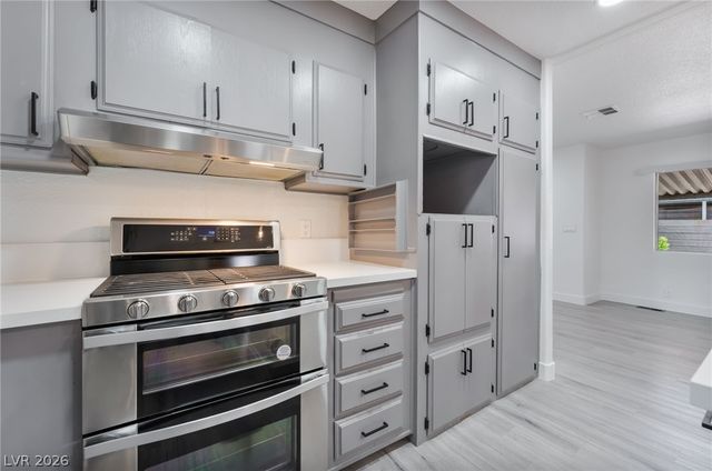 5235 Sir James Way, Las Vegas, NV 89110
