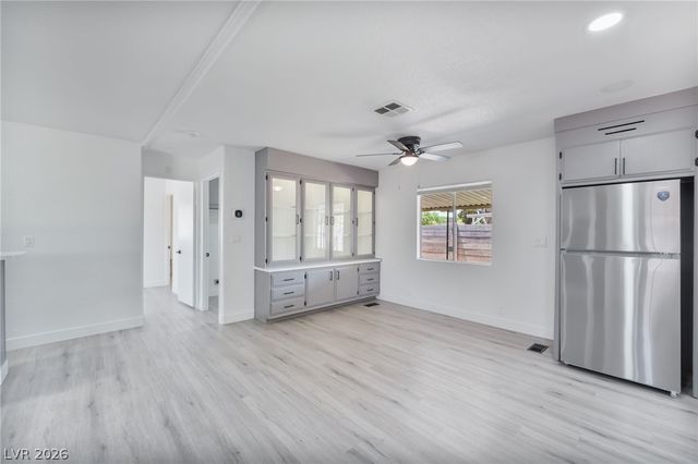 5235 Sir James Way, Las Vegas, NV 89110
