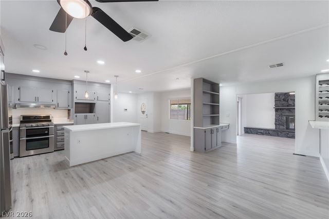 5235 Sir James Way, Las Vegas, NV 89110