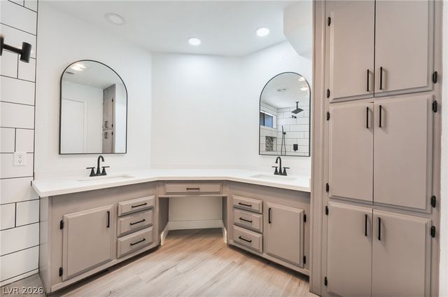 5235 Sir James Way, Las Vegas, NV 89110