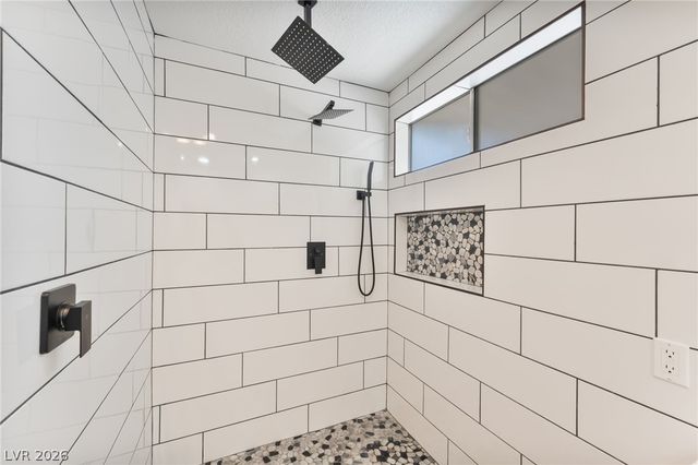 5235 Sir James Way, Las Vegas, NV 89110