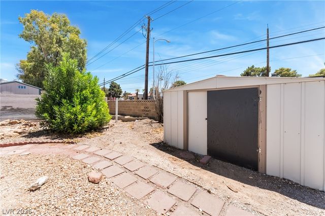 5235 Sir James Way, Las Vegas, NV 89110