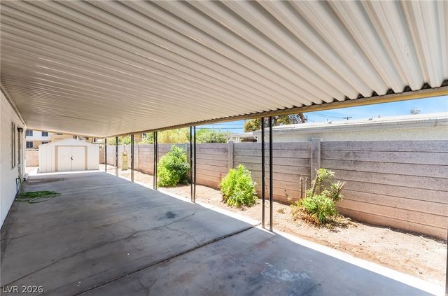 5235 Sir James Way, Las Vegas, NV 89110