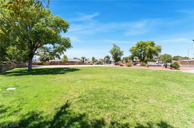 5235 Sir James Way, Las Vegas, NV 89110