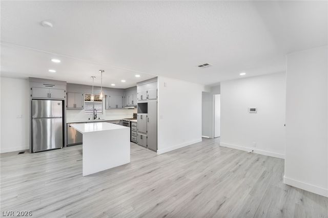 5235 Sir James Way, Las Vegas, NV 89110