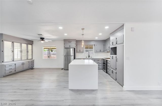 5235 Sir James Way, Las Vegas, NV 89110