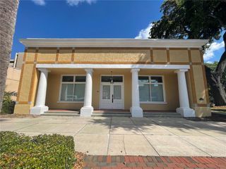 220 W MAIN STREET, Tavares, FL 32778