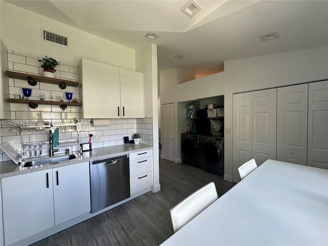 10807 NW 8th Street 7U6, Pembroke Pines, FL 33026