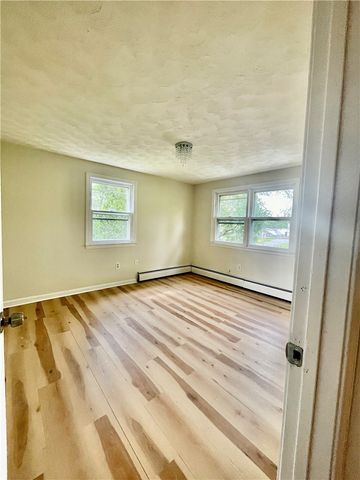 1069 Green End Avenue, Middletown, RI 02842
