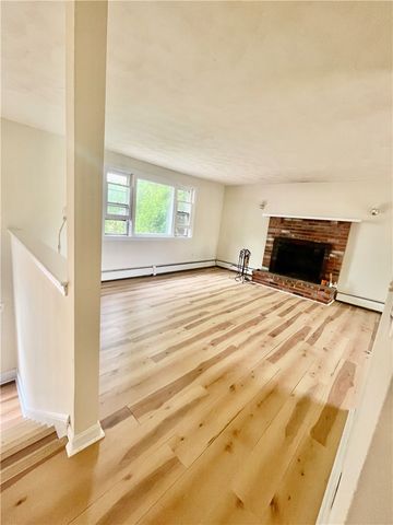 1069 Green End Avenue, Middletown, RI 02842
