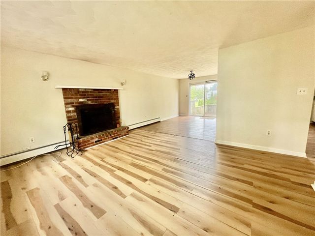 1069 Green End Avenue, Middletown, RI 02842