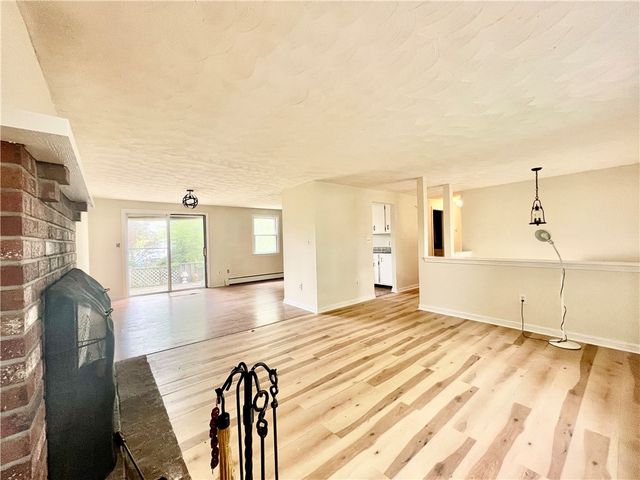 1069 Green End Avenue, Middletown, RI 02842
