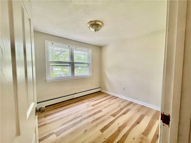 1069 Green End Avenue, Middletown, RI 02842
