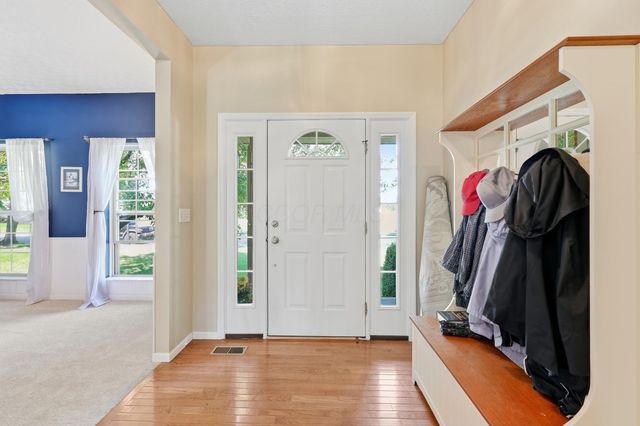 3193 Walkerview Drive, Hilliard, OH 43026