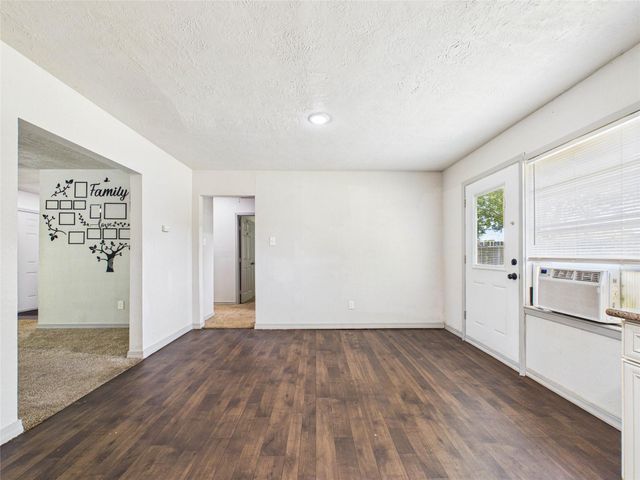 302 Sycamore Drive, Hitchcock, TX 77563