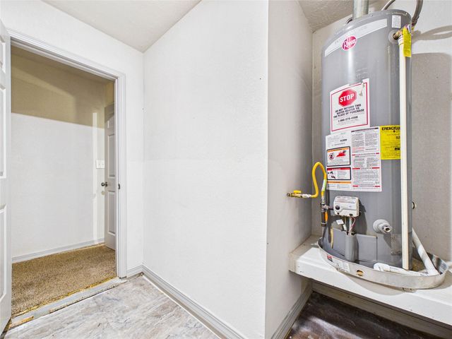 302 Sycamore Drive, Hitchcock, TX 77563