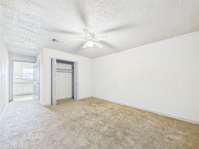 302 Sycamore Drive, Hitchcock, TX 77563