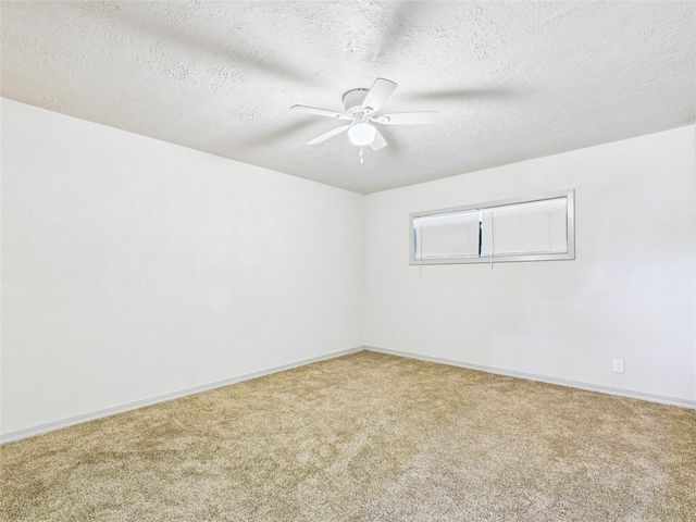 302 Sycamore Drive, Hitchcock, TX 77563