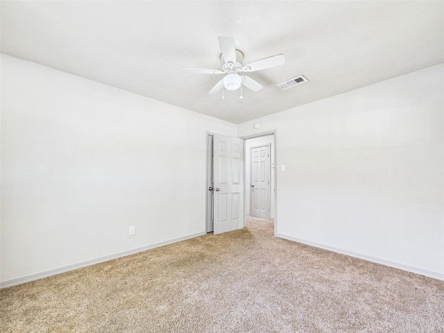 302 Sycamore Drive, Hitchcock, TX 77563
