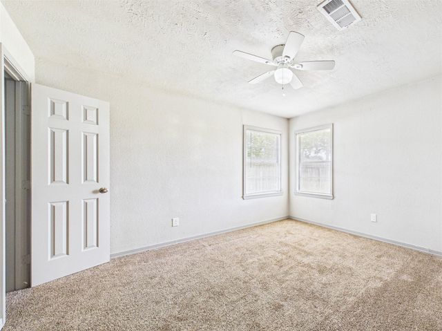 302 Sycamore Drive, Hitchcock, TX 77563