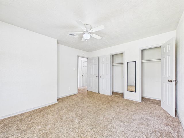 302 Sycamore Drive, Hitchcock, TX 77563