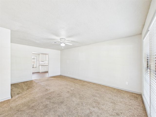 302 Sycamore Drive, Hitchcock, TX 77563